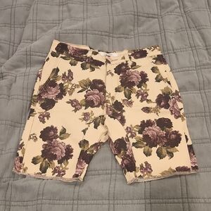 Golden Denim Floral Pattern Men's Shorts in Cream and Purple Size 32!